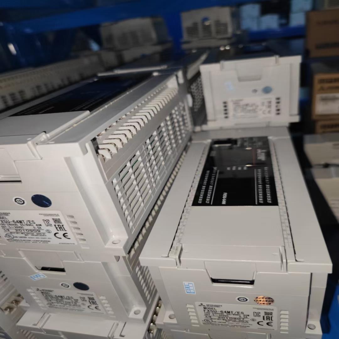 FX5U现货80MT  10台  2780~议价