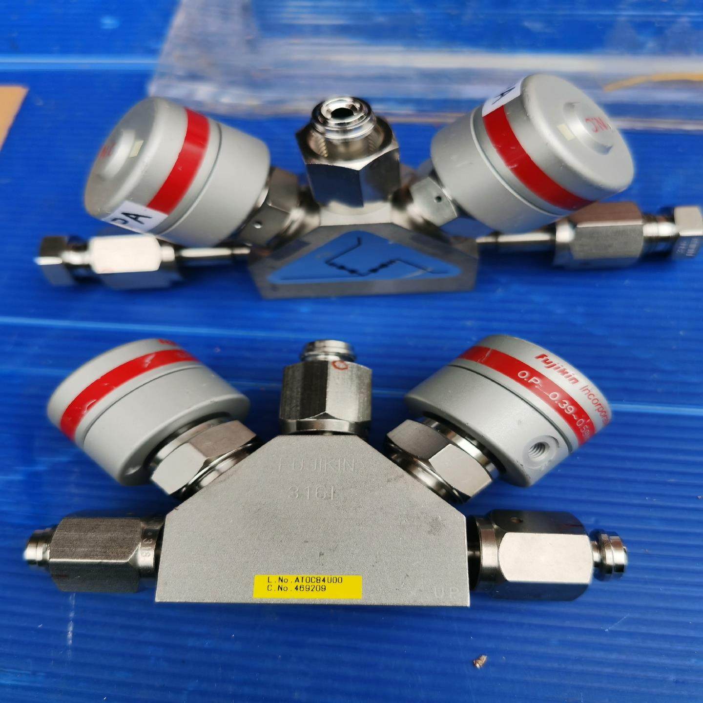 fujikin金469209三通隔膜阀1/4vcr，两位