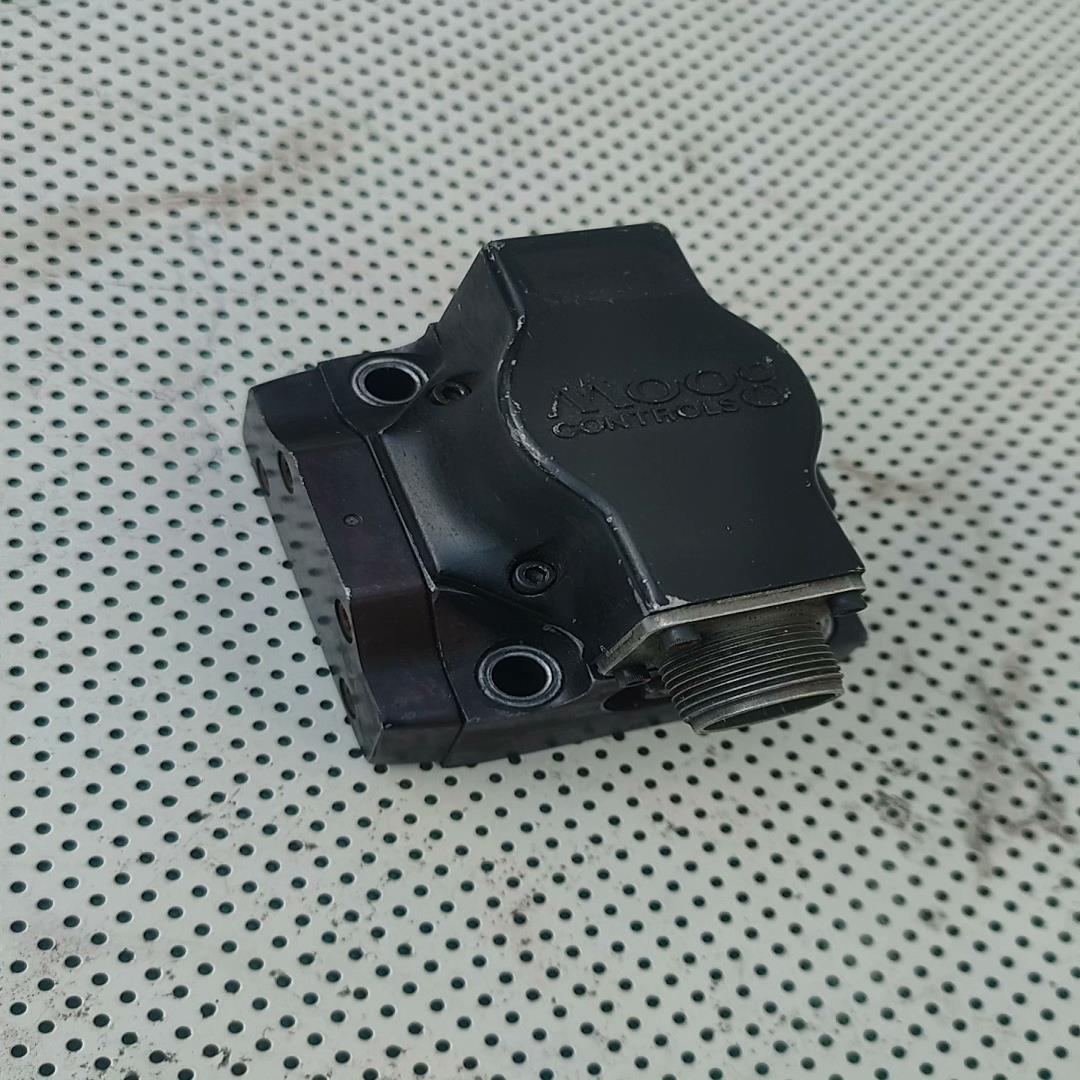 （设备配件）电路板拆都，阀剩铝壳了，了moog760a185a了只没伺服