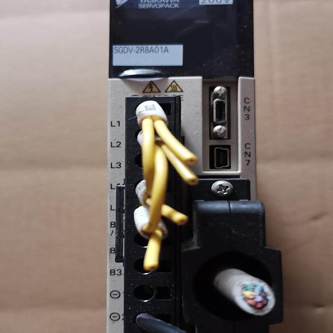 （设备配件）R8A01A安川驱动器SGDV2-
