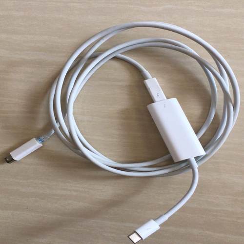 闲置一套雷电3转2带线，Thunderbolt3转2，需要的