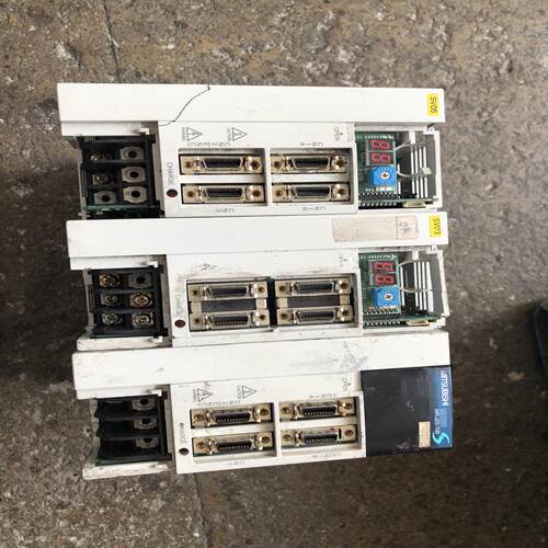 {雅致机械商行}MR－J2S－70B－U006三台成色如图．议价