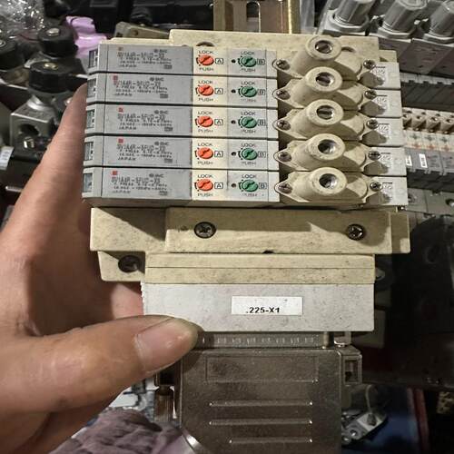 SMC电磁阀SV1A4R -5FUD －X8，需要的