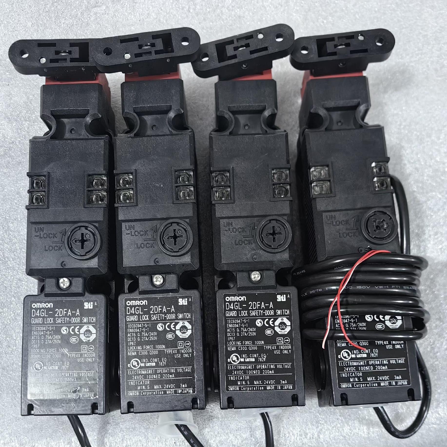 /电磁锁安全门开关D4GL-2DFA-A实物