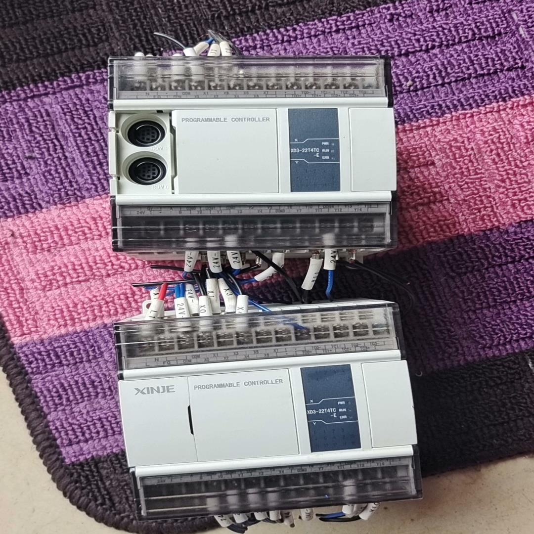 XD3-22T4TC-E plc，2个，成色如图。功