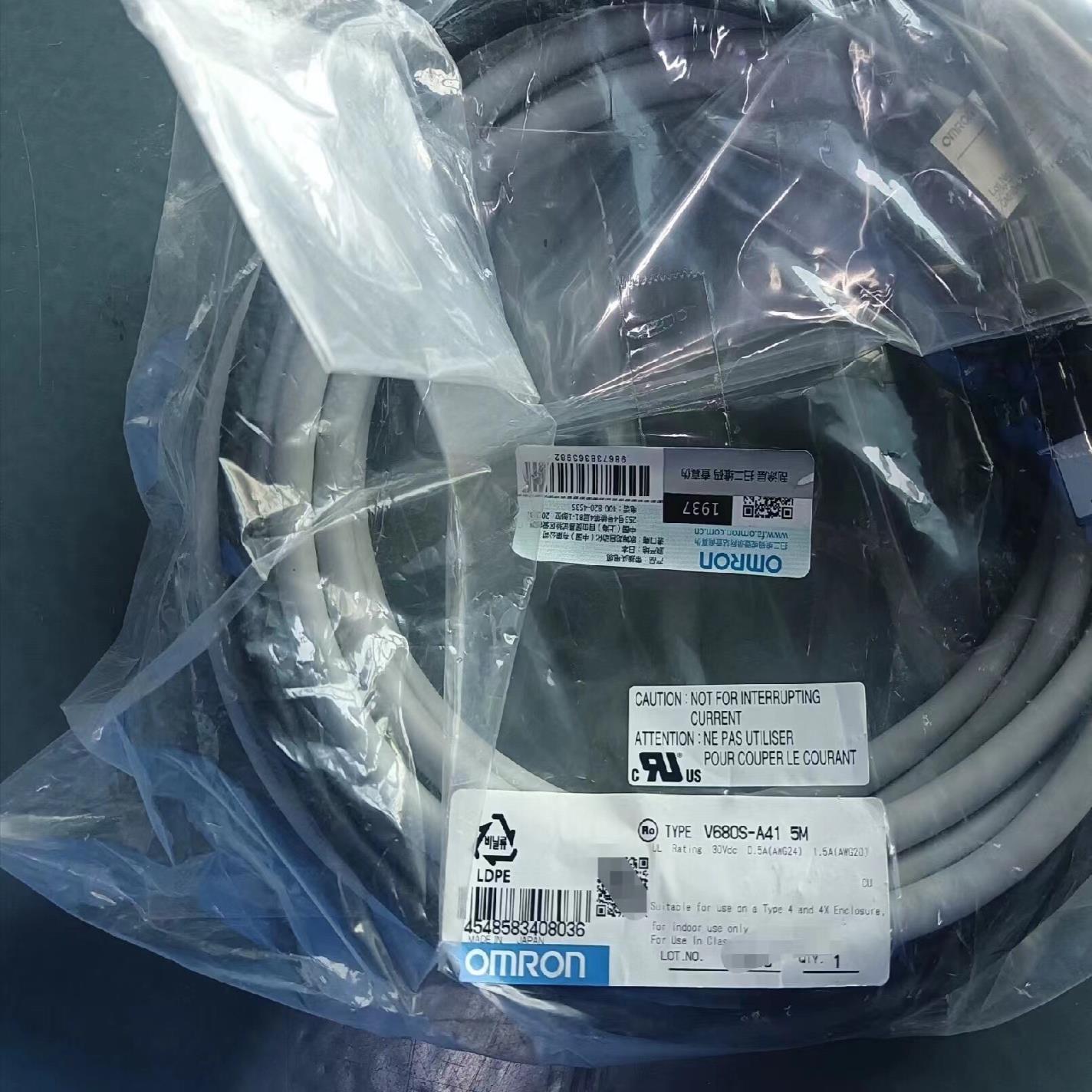 全新原装电缆线V680S-A41 5M   还有一条，