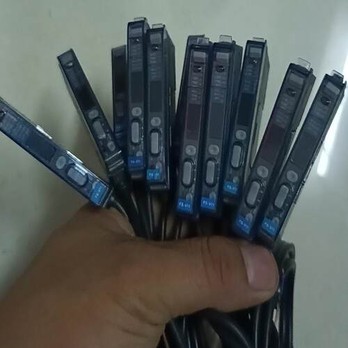 KEYENCE基恩士FS-V11光纤放大器，只有11个，正常