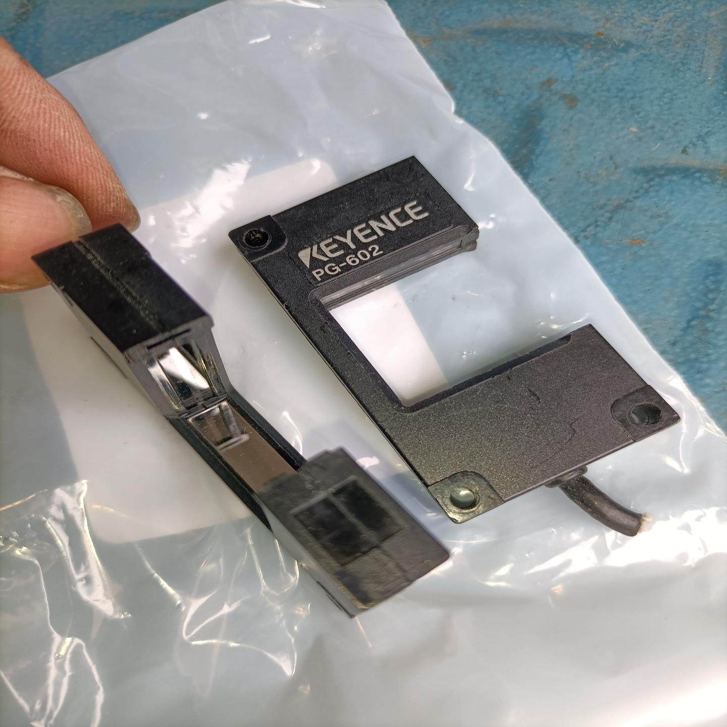 基恩士PG-602/PG-610各一对。如图所示，打包