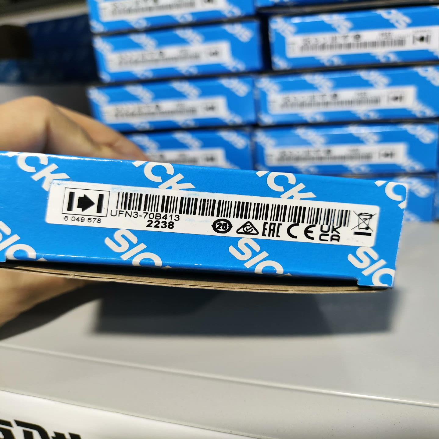 6049678 UFN3-70B413 传感器全新原装正品德