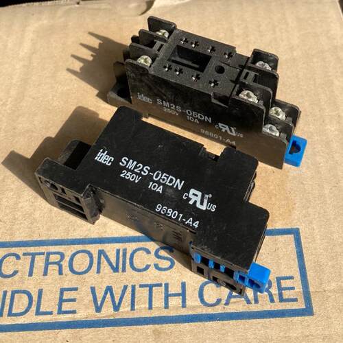 SM2S-05DN和泉IDEC继电器底座
