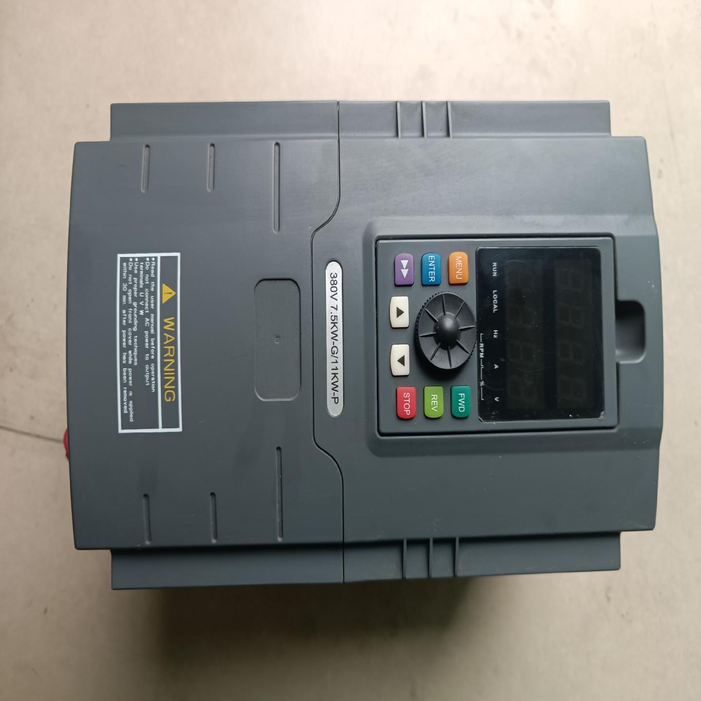 源信变频器7.5千瓦4T0075G/4T0110P成色如图，