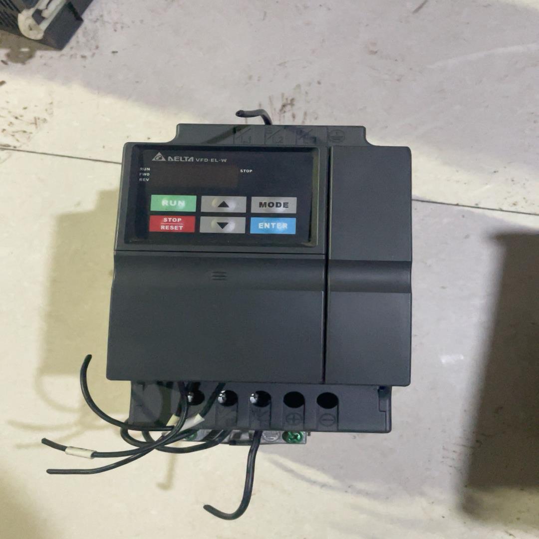 [德峰]变频器台达kw成色 一台台达拆机1.5VFD015EL21W