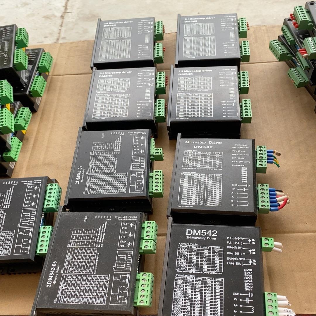 杰美康步进驱动器2DM542-06有3台，/DM542有2台