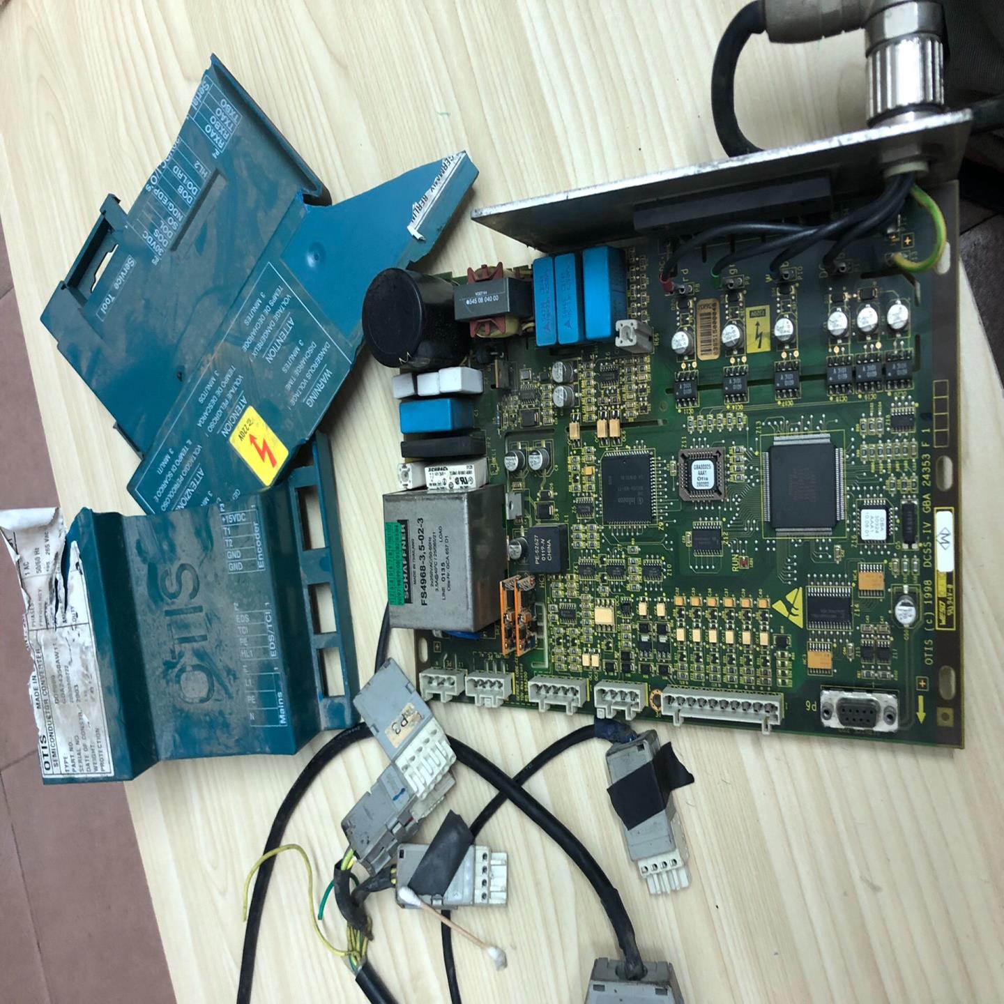 电梯配件蓝色DO2000门机盒GBA24350AW11