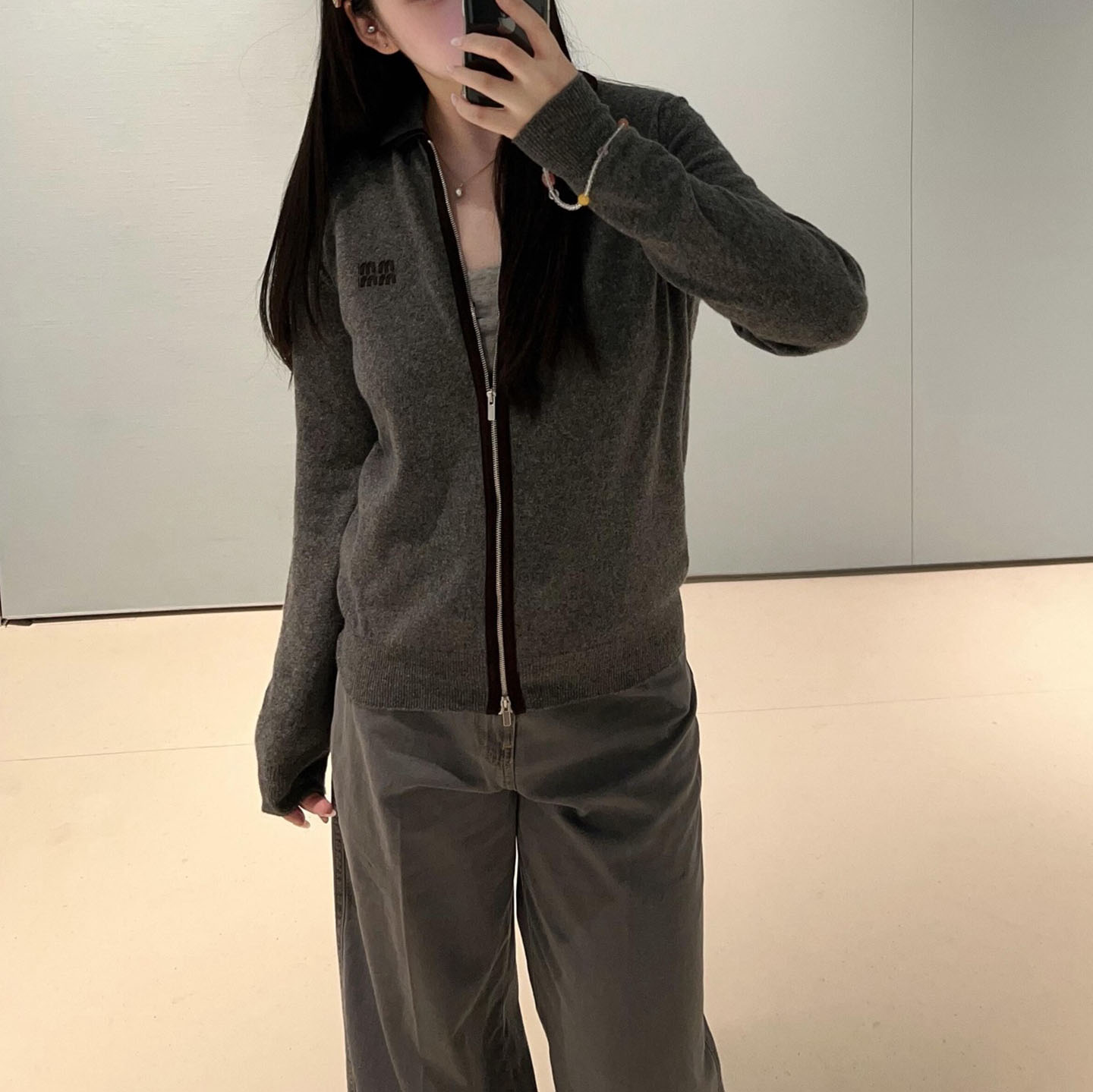 羊绒羊毛混纺翻领字母提花针织衫