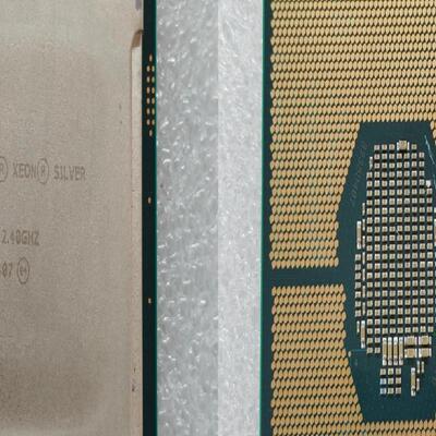 出4颗英特尔CPU 4210R，CPU-SER-银2，外观一