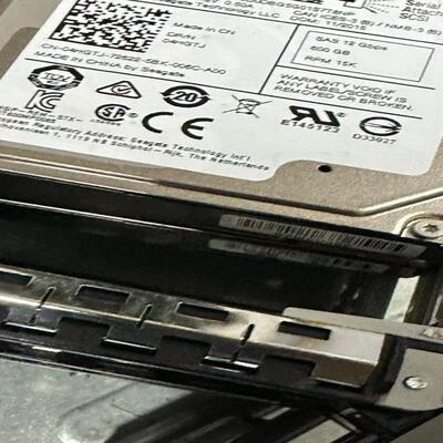 ST300MP0005 300G 15K 2.5寸服务器硬盘