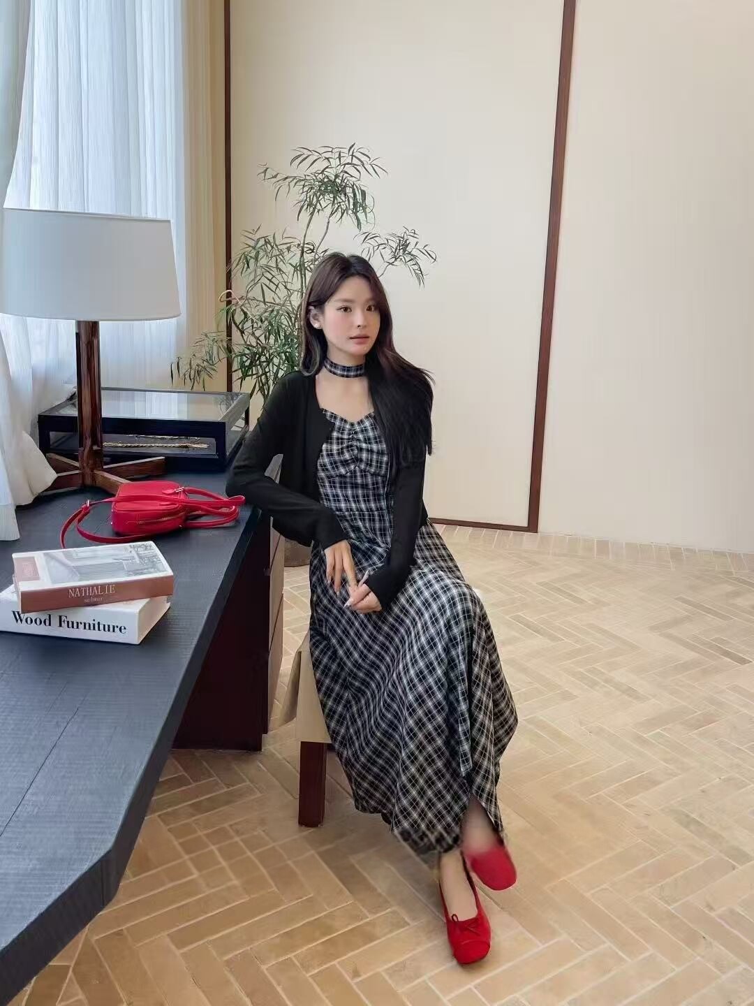 2025新款韩版时尚百搭格子吊带连衣裙女设计感小众长袖上衣套装