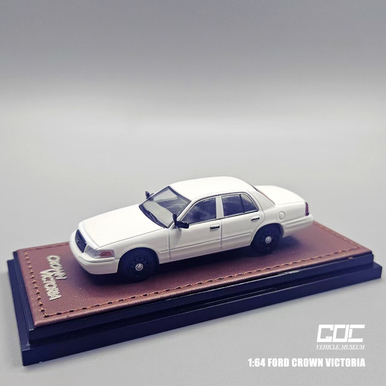 GOC 福特维多利亚皇冠 STREET PACKAGE版本 1:64 合金汽车模型 - 实物图