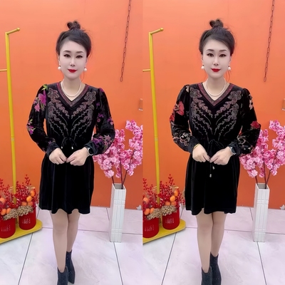 中年妈妈烫钻V领金丝绒连衣裙
