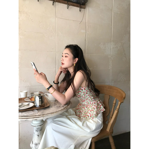 isaro uu 私服vtg天丝碎花小樱桃~两穿吊带抹胸短上衣