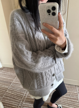 isaro uu 私服手工感麻花开衫~羊绒浣熊绒混纺V领宽松羊毛针织