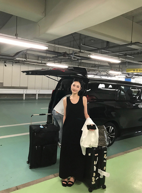 isaro uu 进口醋酸黑色连衣裙~极简质感纸片人显瘦背心裙