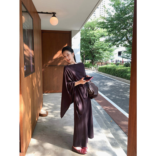 isaro uu 高品桑蚕丝羊毛针织套组~流光细闪慵懒针织斗篷显瘦半裙