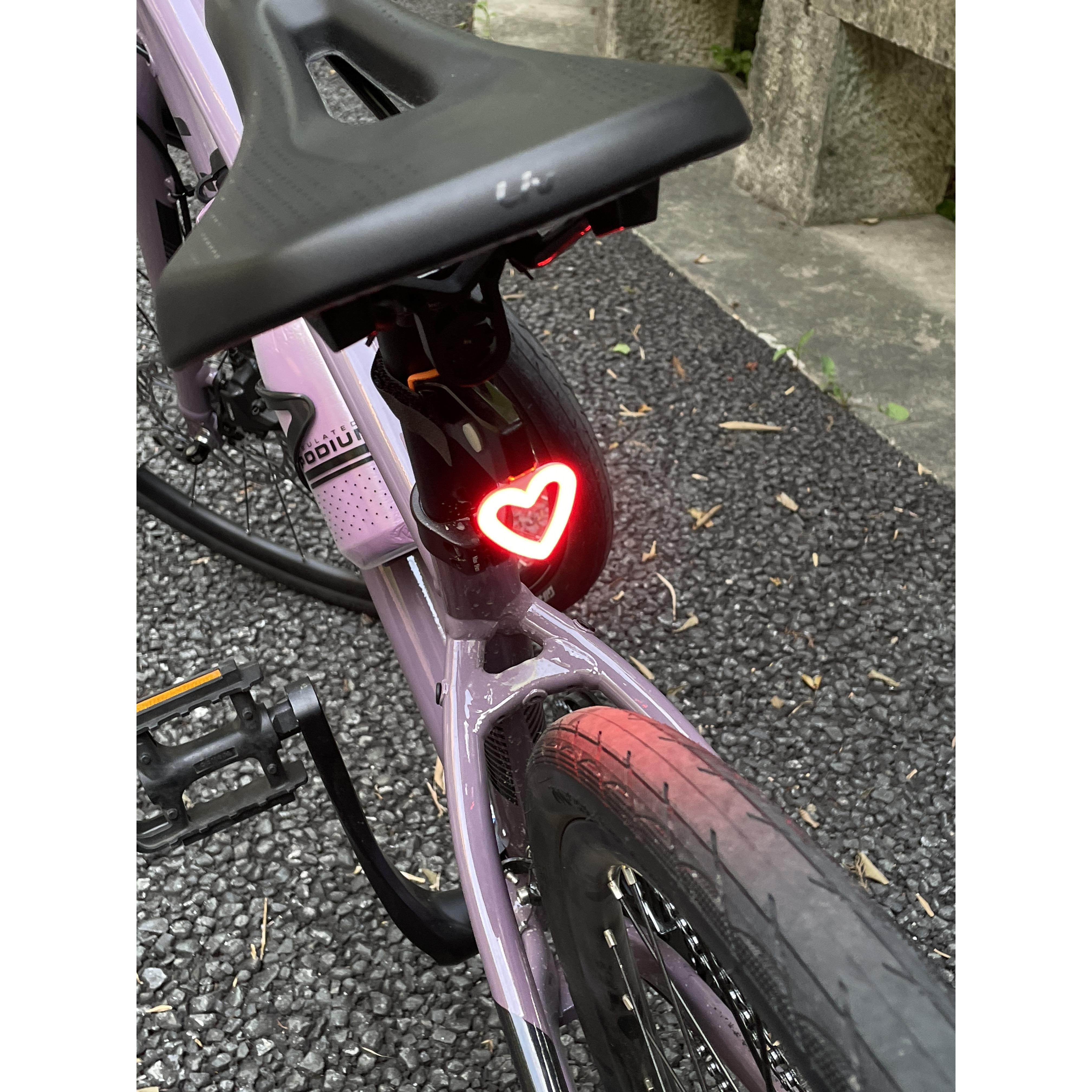 公路自行车夜骑爱心尾灯小配件山地车骑行可爱装饰警示灯可充电