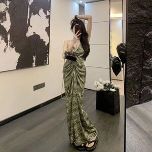 欧美气质连衣裙夏季新款性感豹纹印花辣妹显瘦吊带长裙
