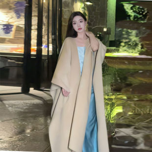 法式名媛高级感气质大衣女款冬季赫本风斗篷披肩毛呢外套