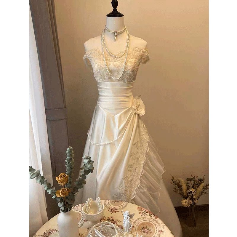 复古蕾丝一字肩小礼服女高端轻奢小众订婚宴新娘结婚轻婚纱敬酒服