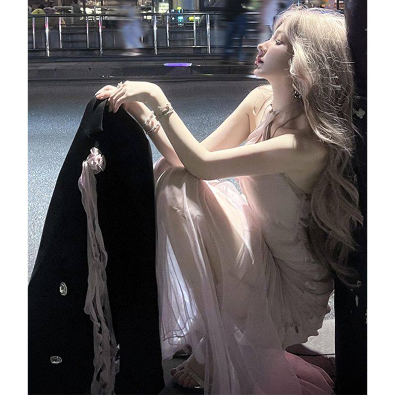 小众甜欲系挂脖镂空网纱连衣裙女2024新款浪漫氛围感收腰褶皱礼服