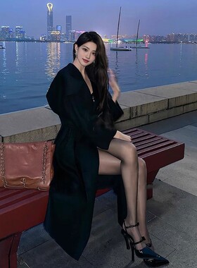 老钱风黑色廓形系带收腰中长款外套女宽松高级感修身大衣