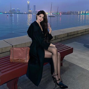 老钱风黑色廓形系带收腰中长款外套女宽松高级感修身大衣