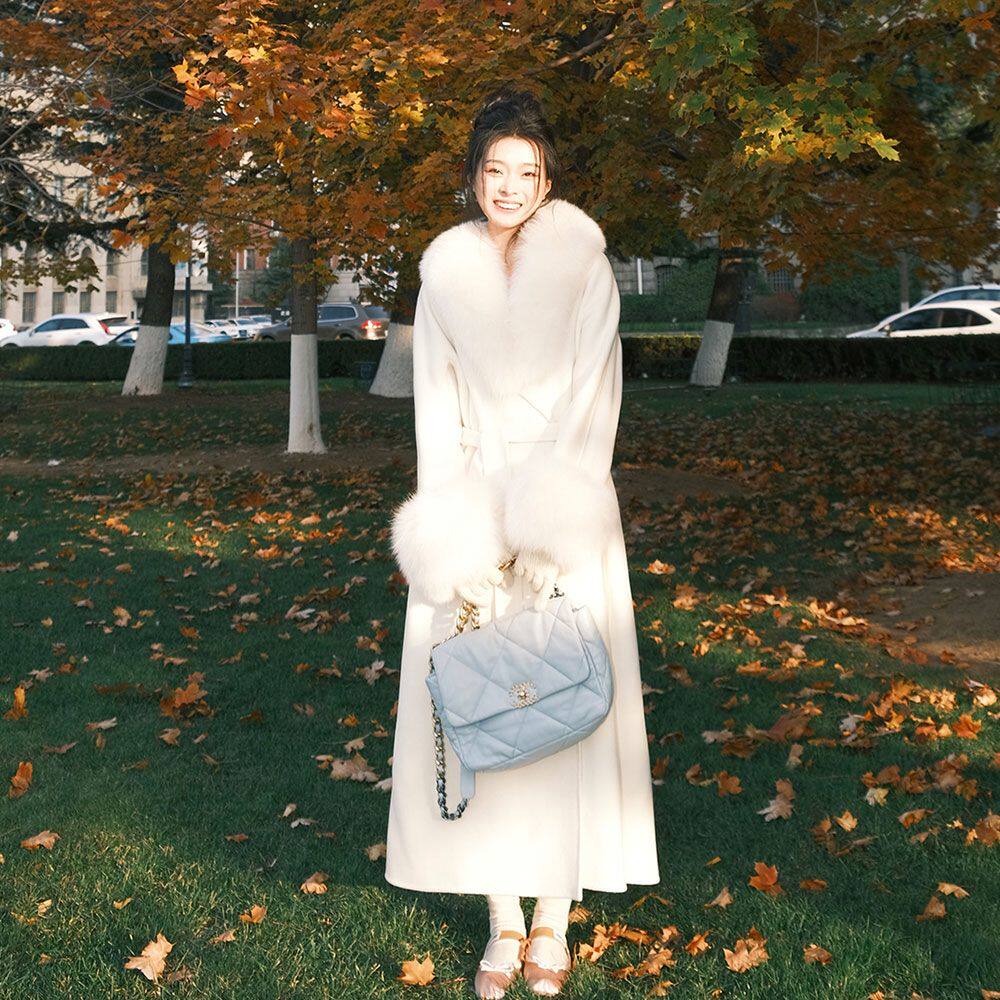 富家千金米白色大衣女202