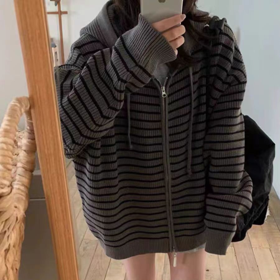 韩版慵懒风连帽条纹毛衣外套女秋冬宽松显瘦针织开衫外搭保暖上衣