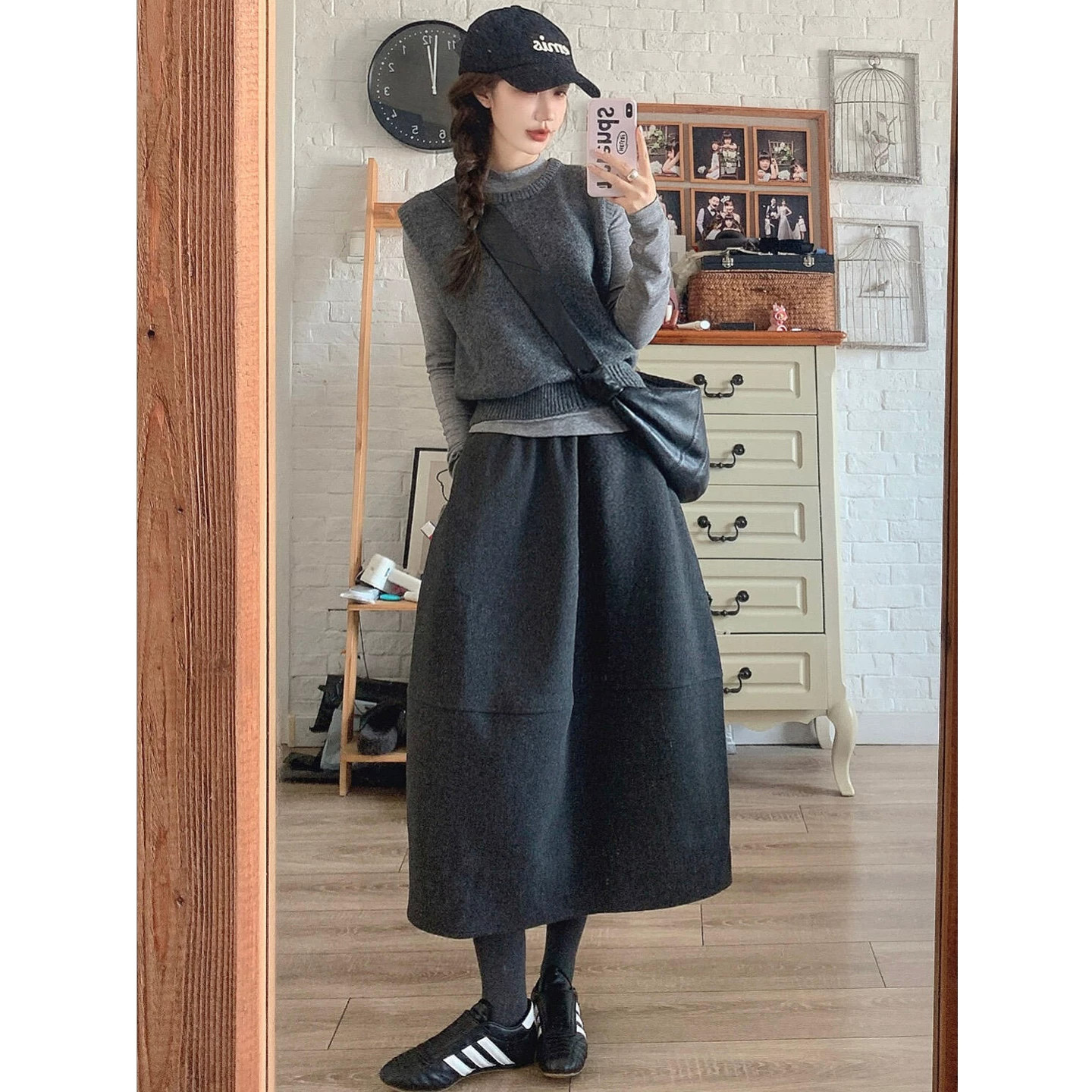 毛呢黑色半身裙短裙女秋冬季2026新款a字伞裙垂坠感五分花苞半裙