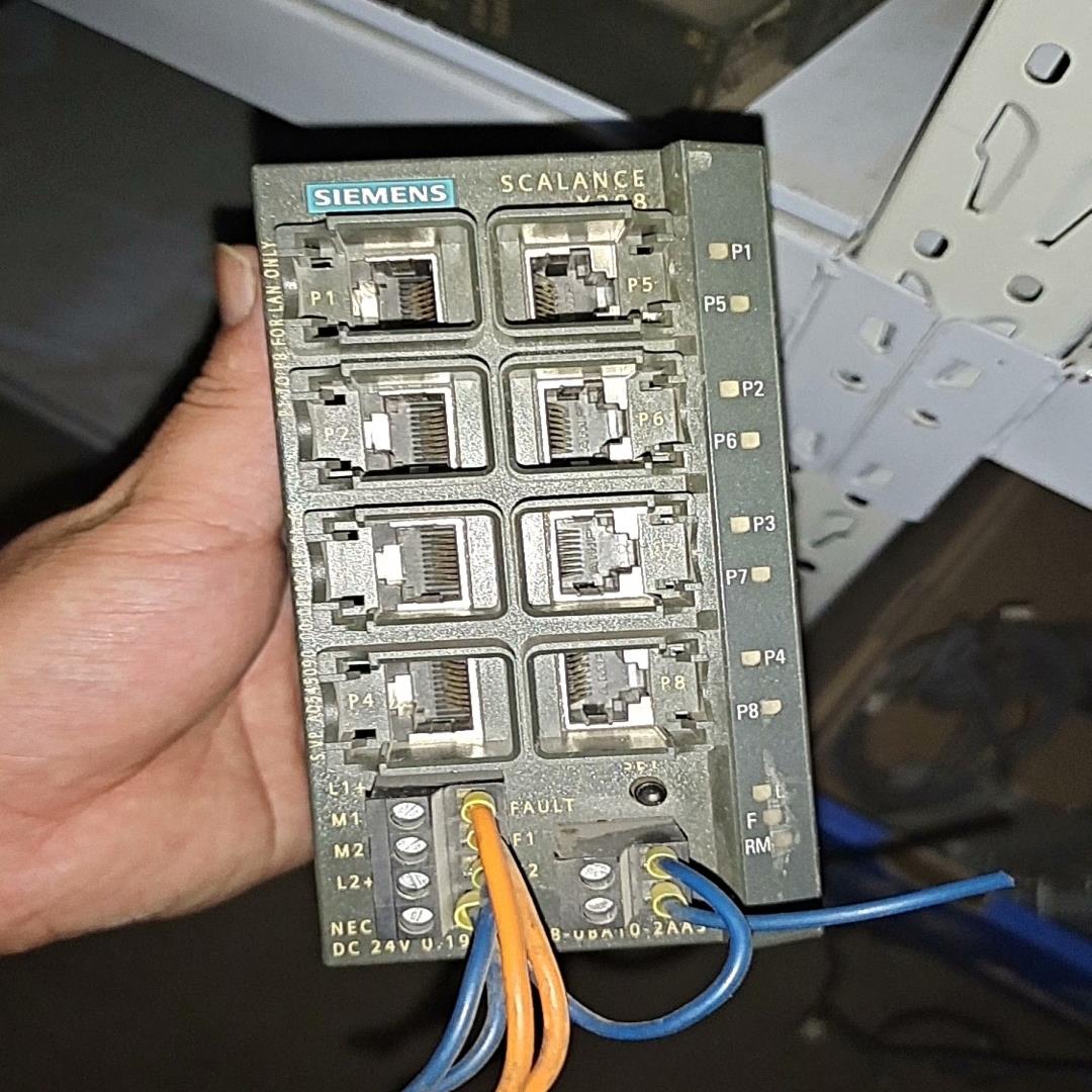 6GK5208-0BA10-2AA3  ，。