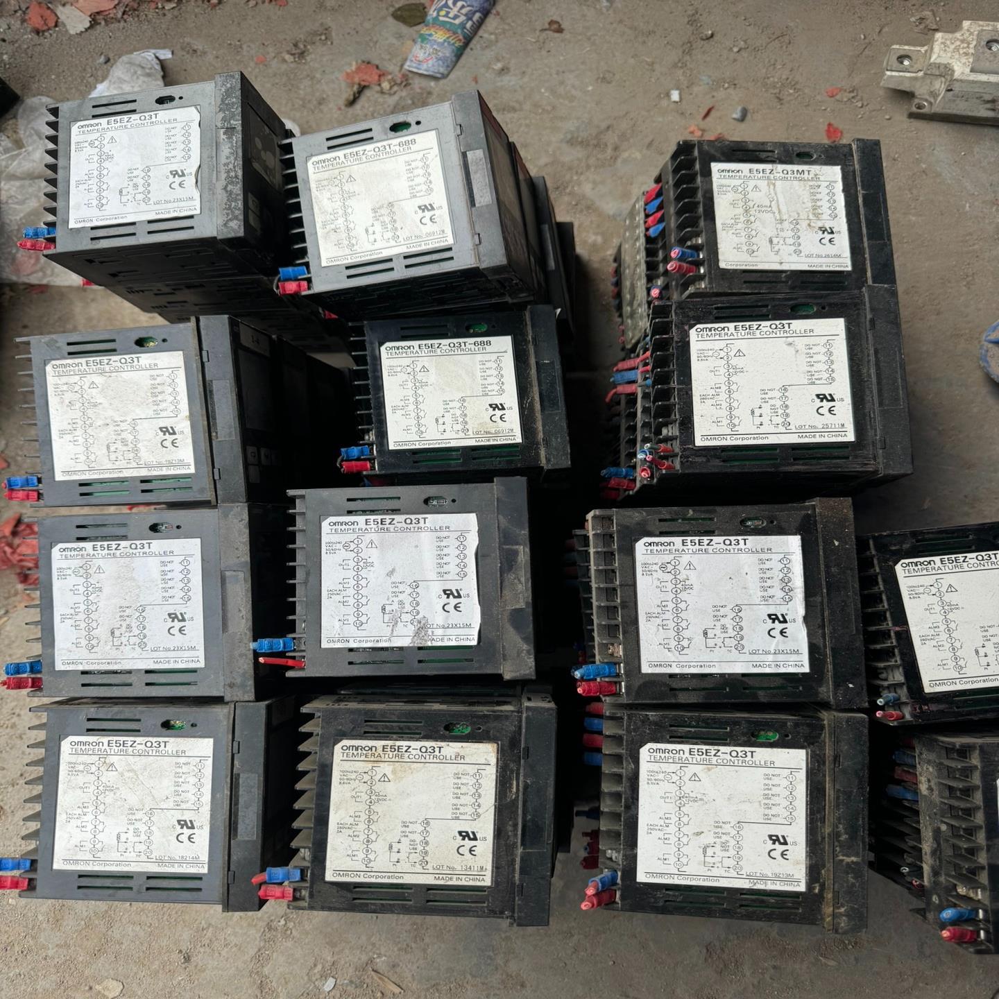 温控表E5EZ-Q3T  44个  E5EZ-Q3T-