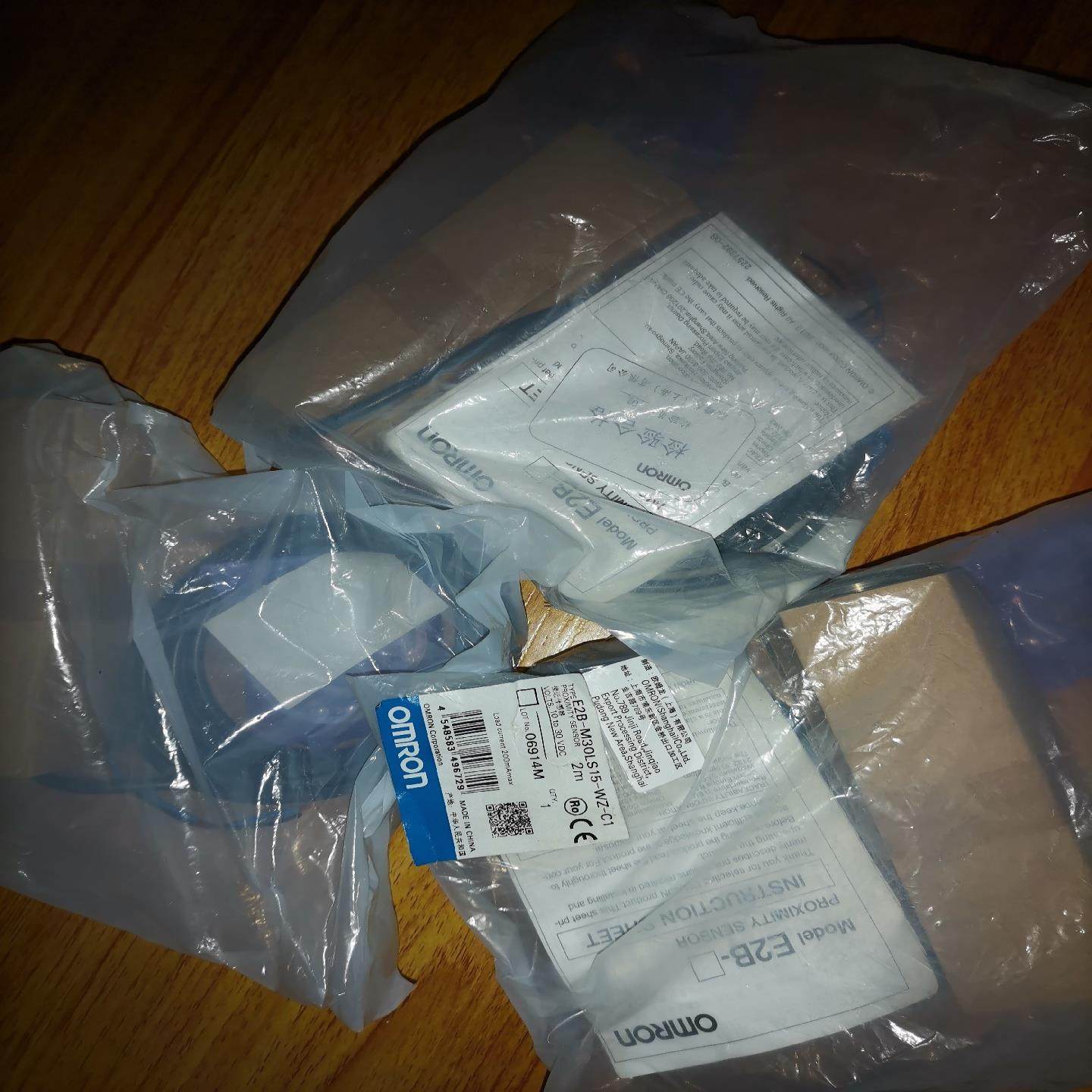 OMRON E2B-M30LS15-WZ-C1接近开关，全新