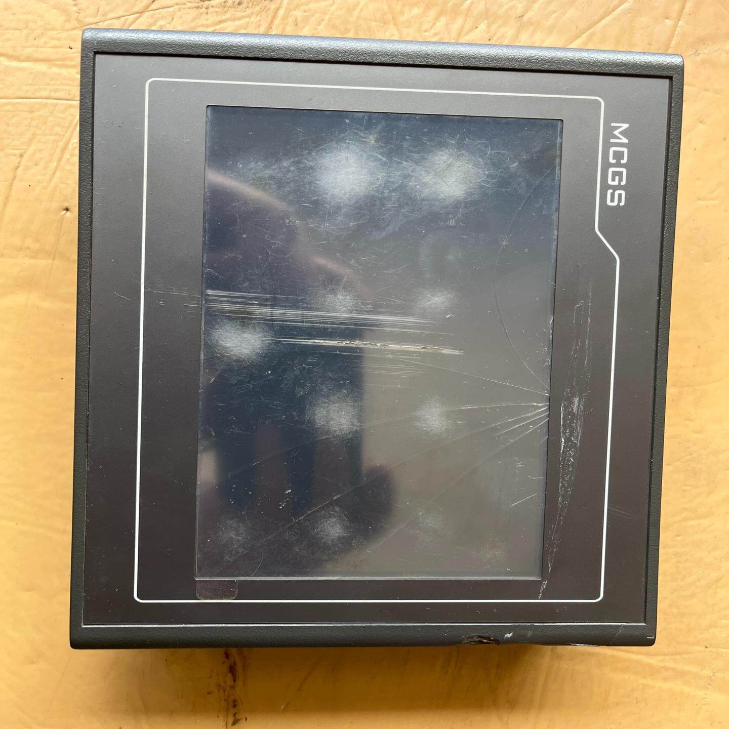 昆仑通态触摸屏TPC7022EI,外屏了。功能正常