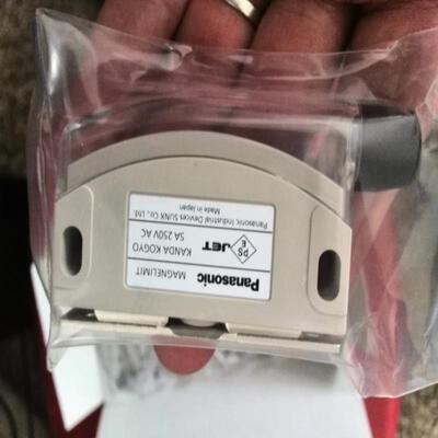 磁锁开关AZC11013H安全门吸电磁开关5A售价限位开关议价