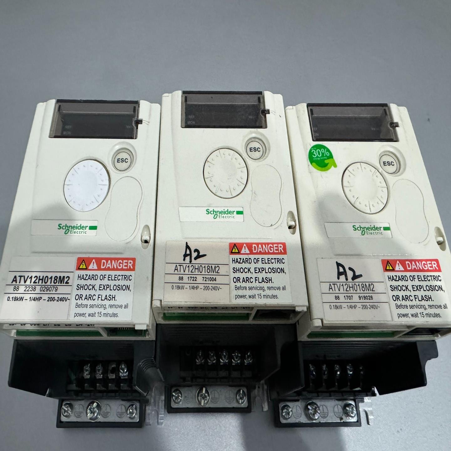 施耐德变频器 ，ATV12H018M2，0.18kw，正品拆