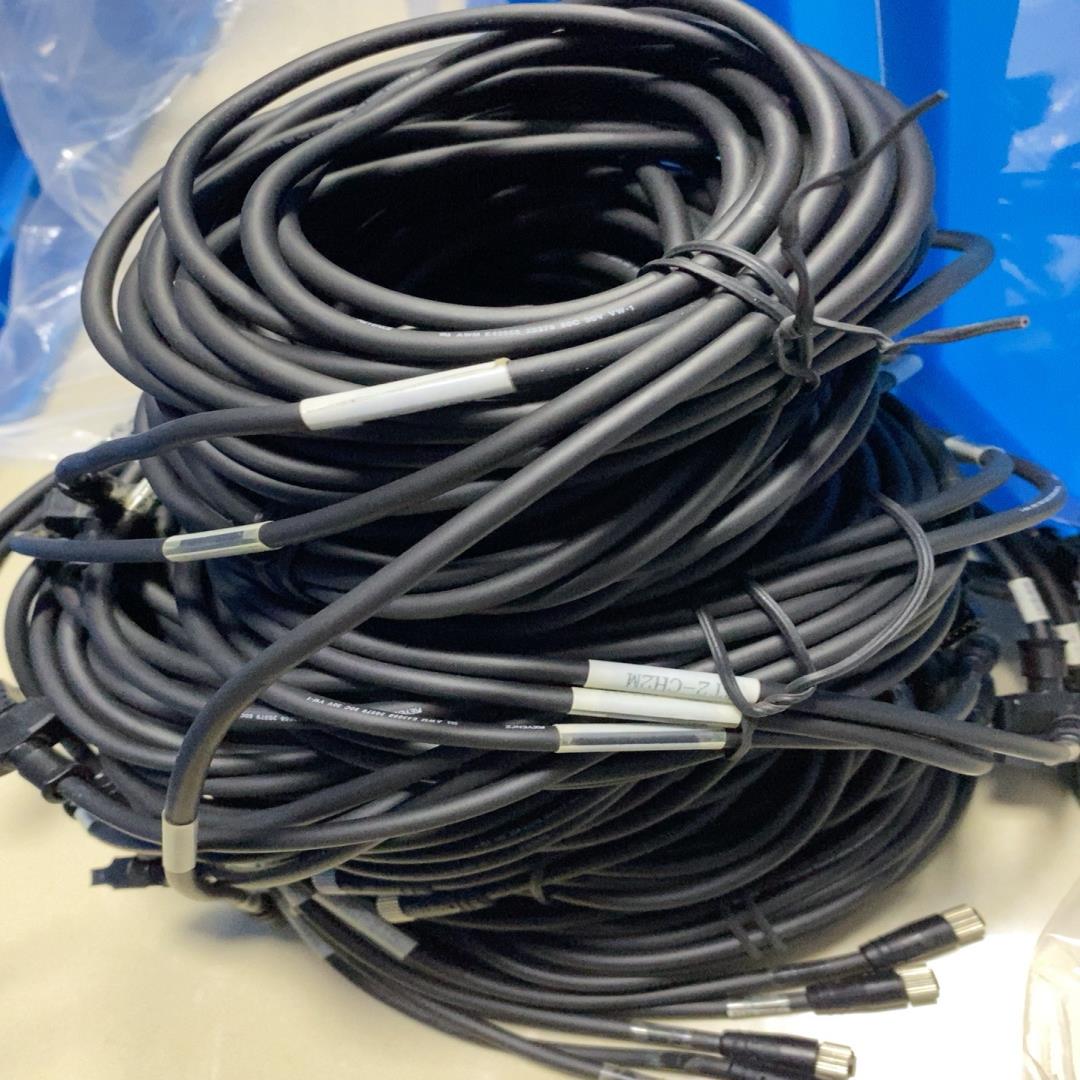 基恩士 GT2-CH2M GT2-CH5M 连接线，成色如图