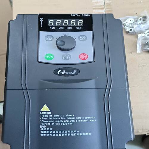 日业变频器型号CM30-A4T7R5GB/9R0PB重载7.