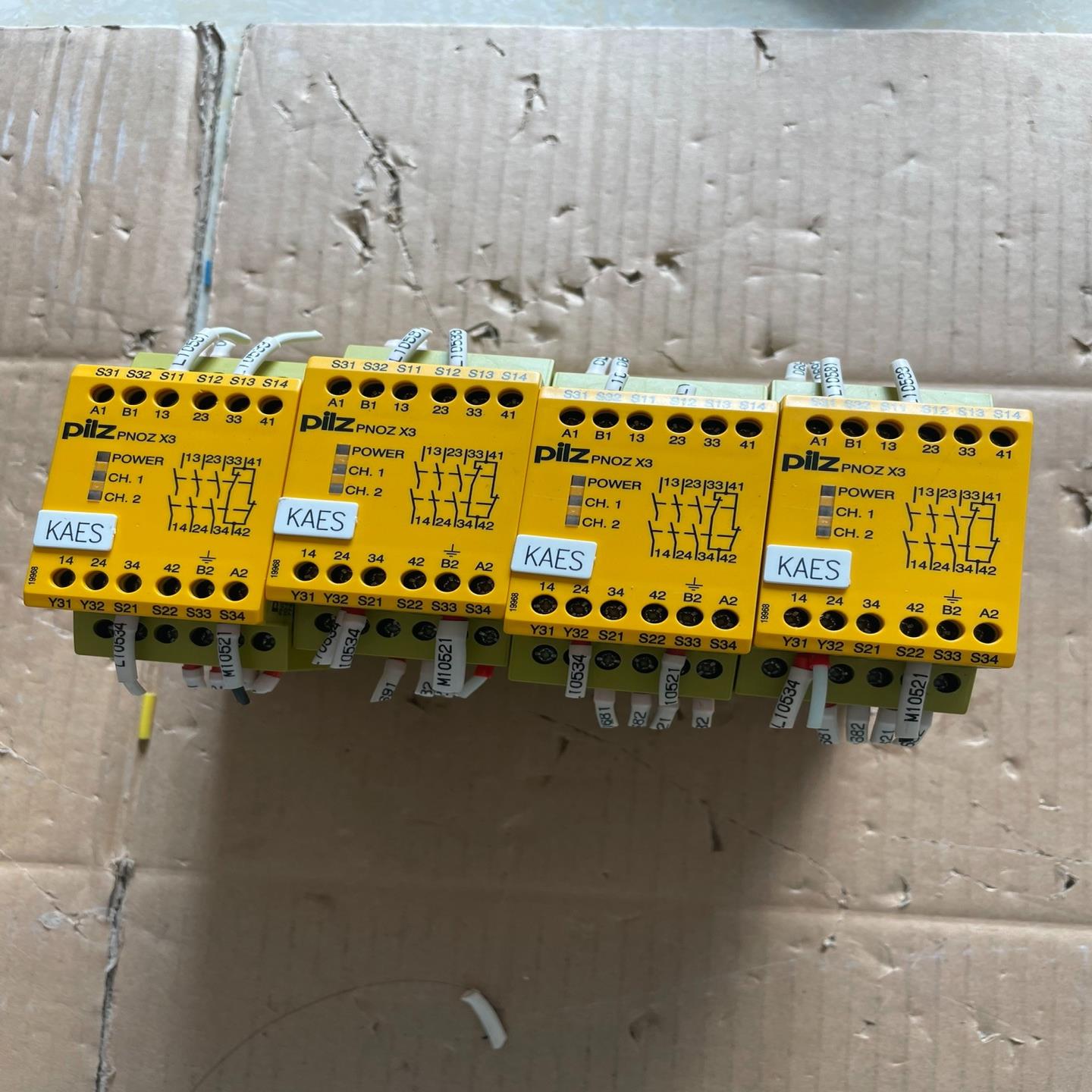 皮尔兹安全继电器 PNOZ X3 774310，；4个，