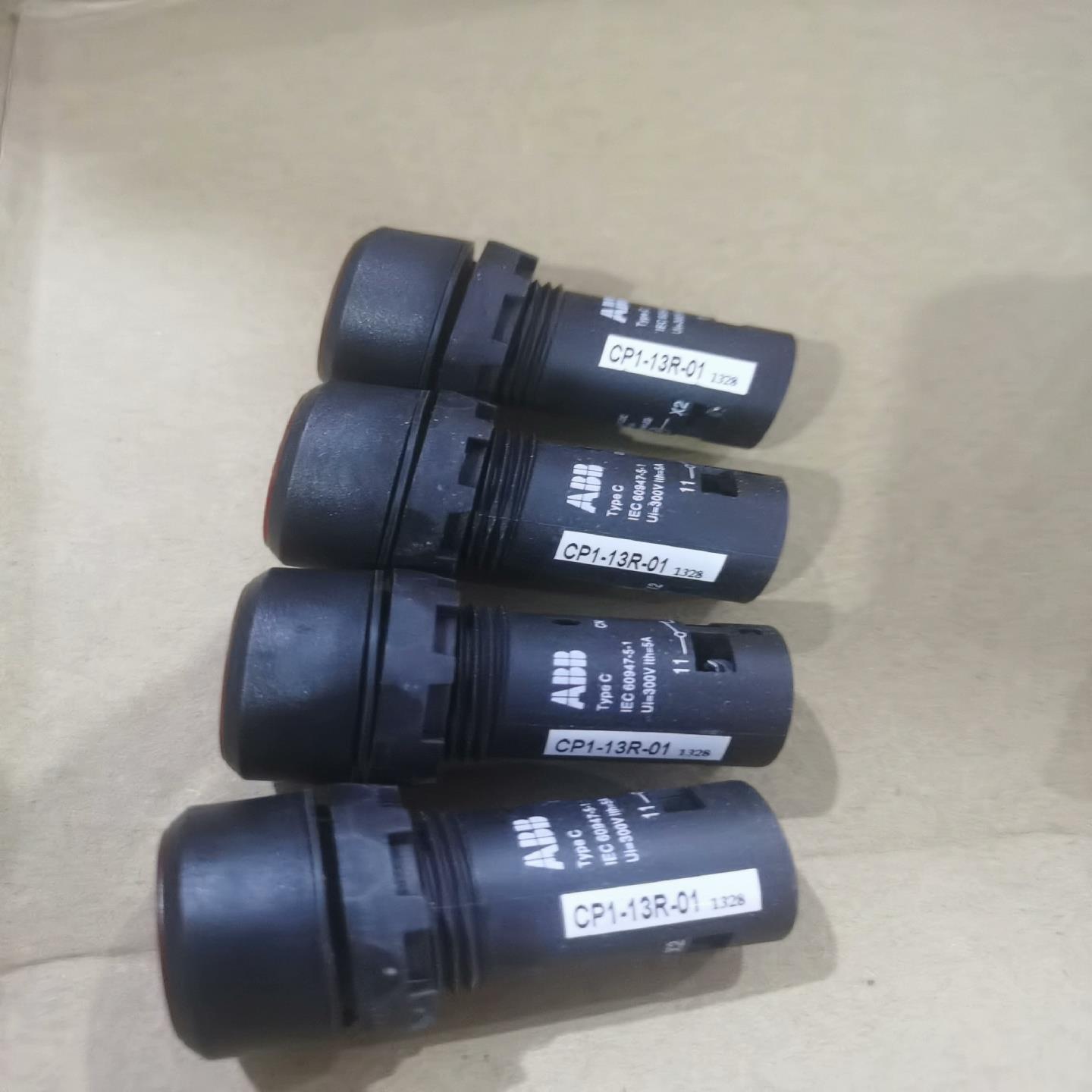 原装带灯红色平头按钮 CP1-13R-01，230VA