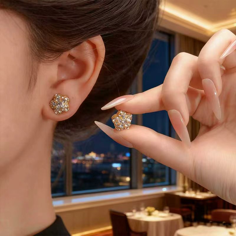 海星磁吸耳钉耳夹女无耳洞精致超闪适合秋冬的耳环2025新款耳饰品