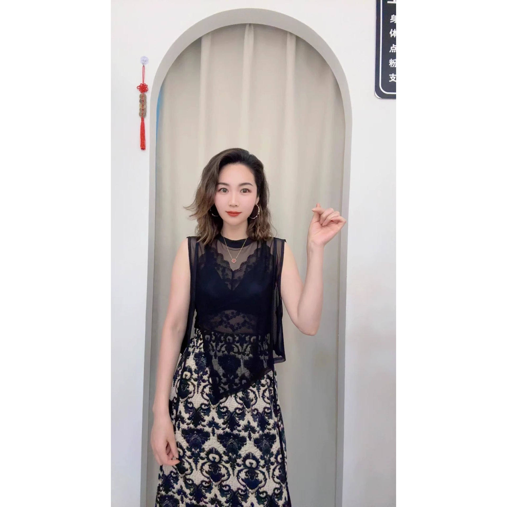 欧货洋气网纱马甲女2025夏季新款显瘦圆领不规则雪纺无袖背心马甲
